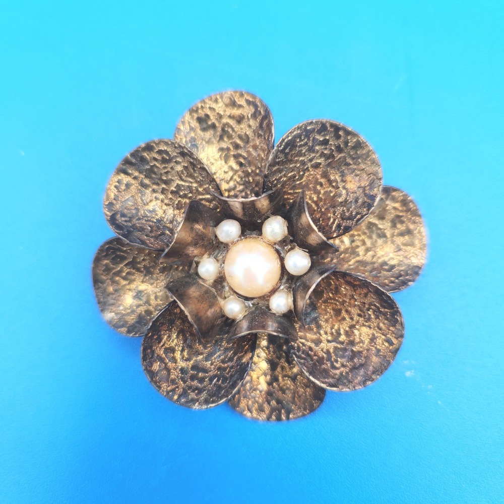 Vintage Hammered Bronze-Tone Flower Brooch Faux Pearl Center Pin